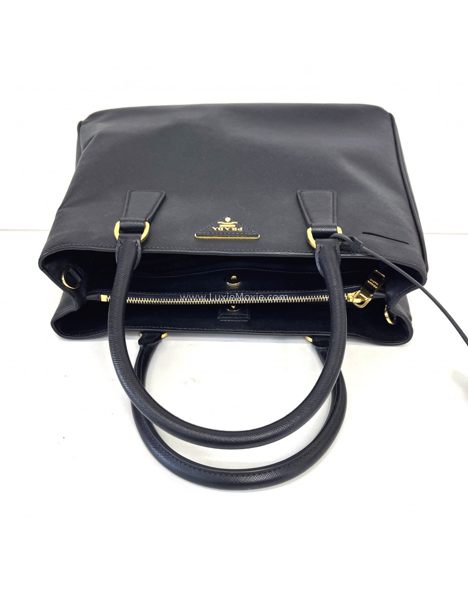 PRADA BN1874 Saffiano Lux Tote Bag with Shoulder Strap – GHW